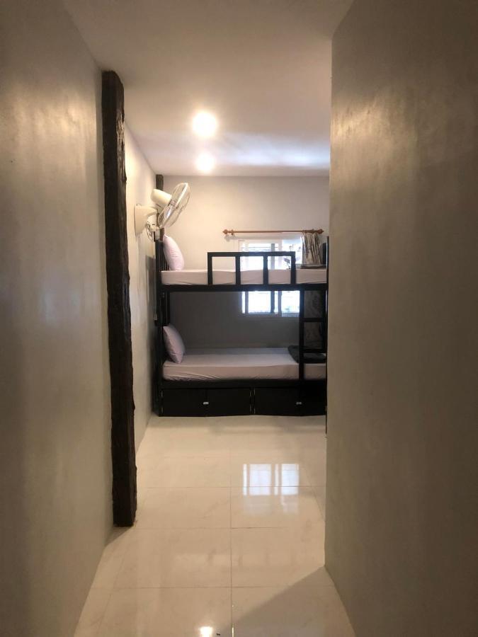 Social Quarters Blanco - Youth Hostel 18 To 35 Only Райли Бийч Екстериор снимка