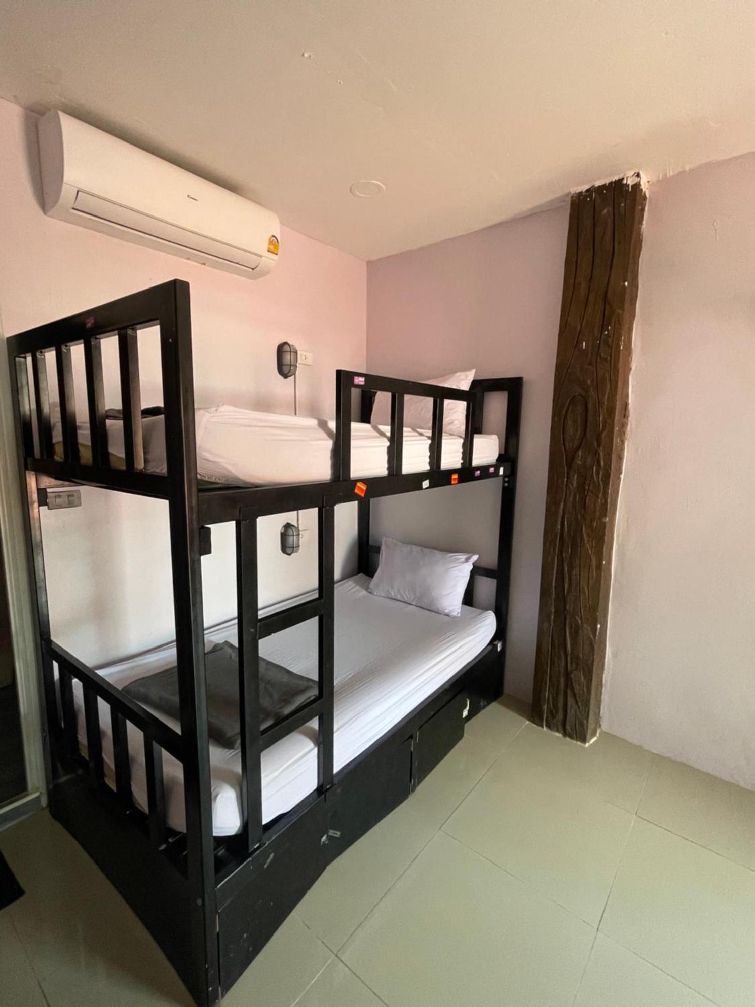 Social Quarters Blanco - Youth Hostel 18 To 35 Only Райли Бийч Екстериор снимка