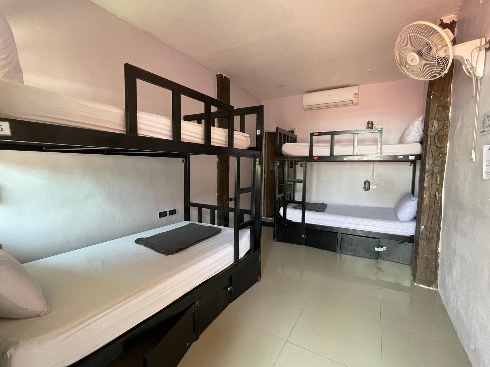 Social Quarters Blanco - Youth Hostel 18 To 35 Only Райли Бийч Екстериор снимка
